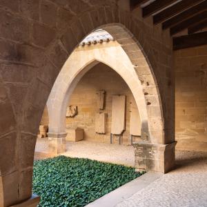 Arcos del patio del Parador de Alcañiz