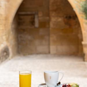 Montaje desayuno del Parador de Alcañiz