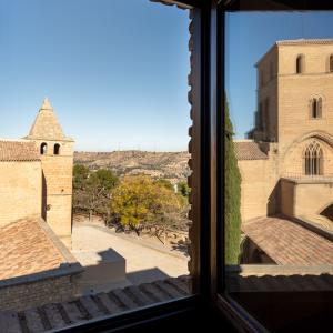 Detalle ventana de habitación del Parador de Alcañiz