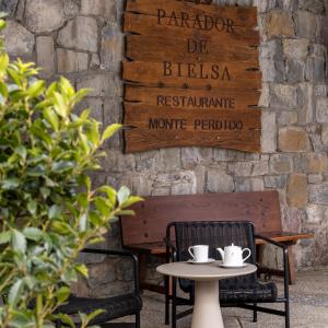 Té en la terraza del Parador de Bielsa