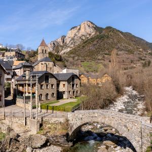 Pueblo de Bielsa en el entorno del Parador