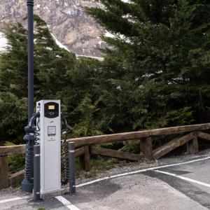 Cargadores eléctricos del parking del Parador de Bielsa