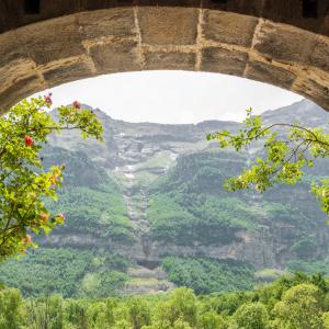 Detalle de arco del Parador de Bielsa