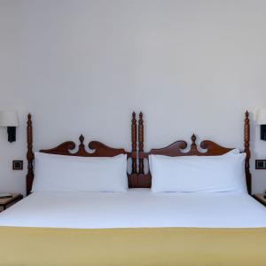 Cama en habitación del Parador de Las Cañadas del Teide