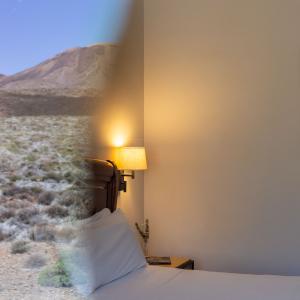 Detalle de reflejo en habitación del Parador de Las Cañadas del Teide