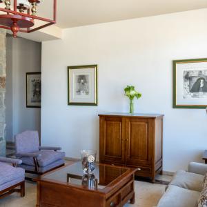 Sala de clientes en el Parador de Las Cañadas del Teide
