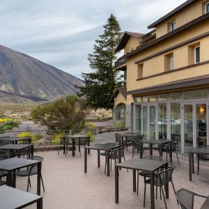 Terraza de cafetería de autoservicio del Parador de Las Cañadas del Teide
