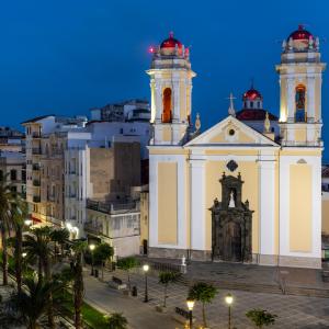 Catedral de la Asunción en el entorno del Parador de Ceuta