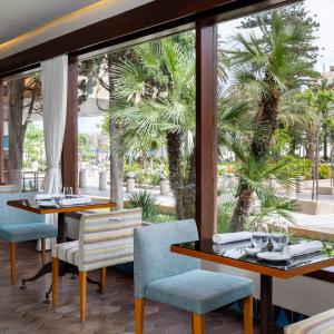 Ventanales del restaurante del Parador de Ceuta