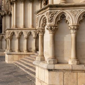 Detalle de la catedral de Santa María y San Julian en el entorno del Parador de Cuenca