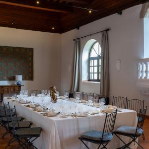 Banquete en mesa imperial en el Parador de Cuenca
