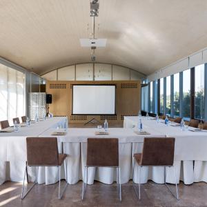 Salón de cristal del Parador de El Saler