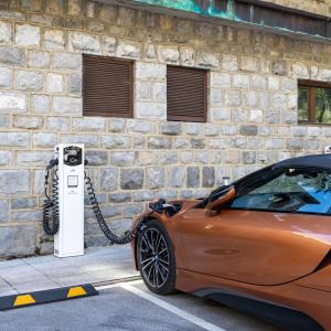 Cargador para coches eléctricos en el Parador de Fuente Dé