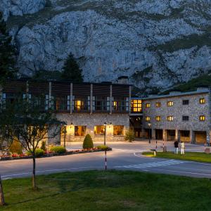 Vista nocturna del Parador de Fuente Dé