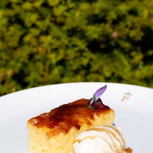 Torrija pasiega con helado de té del puerto del Parador de Fuente Dé