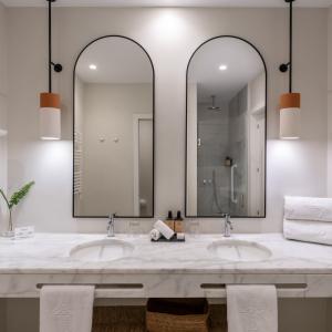 Baño de habitación doble estándar en el Parador de Ibiza