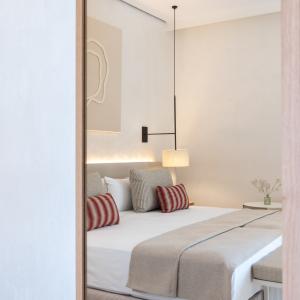 Detalle de habitación superior en el Parador de Ibiza