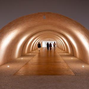 Túnel de acceso desde el parking al Parador de Ibiza