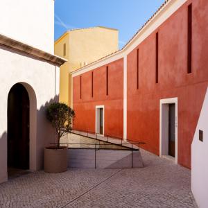 Interior del patio del Parador de Ibiza
