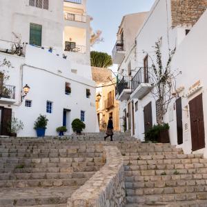 Calles de Ibiza cerca del Parador de Ibiza