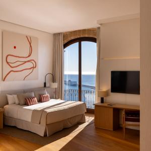 Habitación al atardecer en el Parador de Ibiza