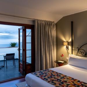 Vistas semi nocturnas de habitación superior del Parador de La Palma