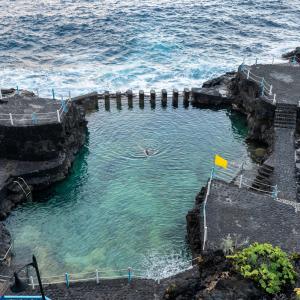 Piscina naturales Charzo Azul cerca del Parador de La Palma