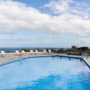 Piscina del Parador de La Palma con vistas
