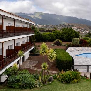Piscina de fondo del Parador de La Palma