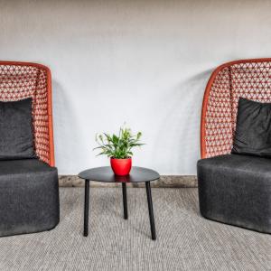 Asientos del patio del Parador de La Palma