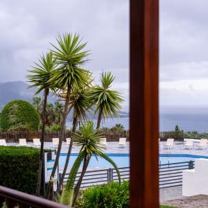 Vista de la piscina desde el Parador de La Palma
