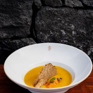 Crema de papaya y hortalizas del restaurante del Parador de La Palma