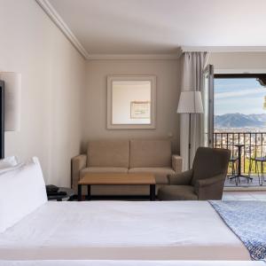 Habitación estándar con dos camas en el Parador de Málaga Gibralfaro
