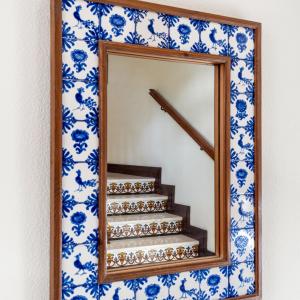 Espejo de escalera del Parador de Málaga Gibralfaro
