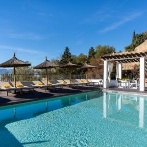 Piscina del Parador de Málaga Gibralfaro día