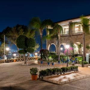 Exterior del Parador de Málaga Gibralfaro noche