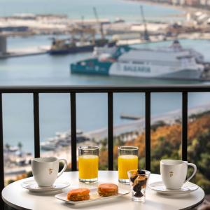 Detalle desayuno terraza en el Parador de Málaga Gibralfaro