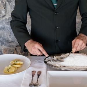 Dorada a la sal en el Parador de Málaga Gibralfaro
