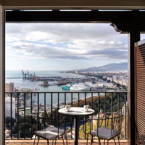 Terraza habitación estándar en el Parador de Málaga Gibralfaro