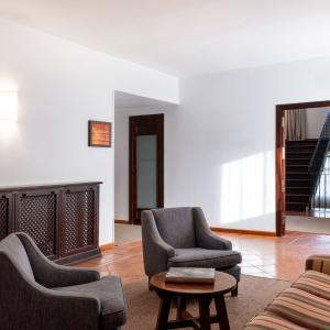 Detalle de salón de clientes del Parador de Manzanares