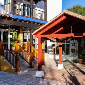 Terraza y acceso al Parador de Manzanares