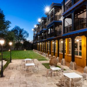 Foto nocturna del Parador de Manzanares