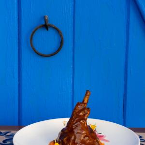 Montaje de jarrete de cordero en el Parador de Manzanares