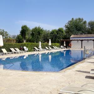 Vista general de la piscina del Parador de Manzanares