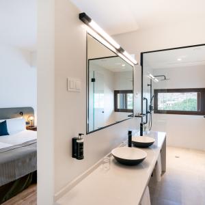 Baño de habitación doble del Parador de Molina de Aragón