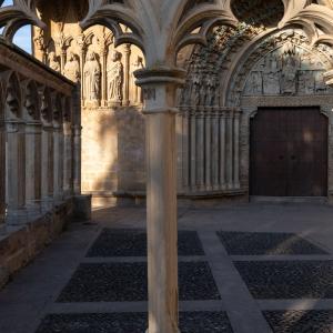 Detalle arquitectónico de Santa María la Real en el entorno del Parador de Olite-Erriberri