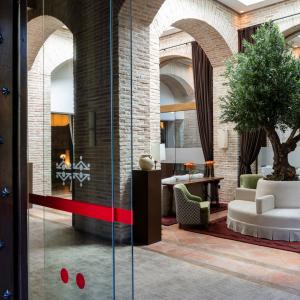 Acceso a la recepción del Parador de Olite-Erriberri