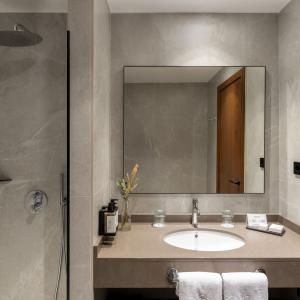Baño de habitación del Parador de Olite-Erriberri