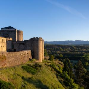 Castillo de los Condes de Benavente en el entorno del Parador de Puebla de Sanabria