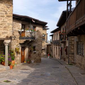Calles de Puebla de Sanabria cerca del Parador